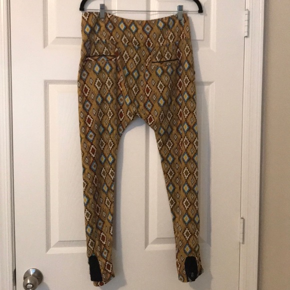 Patterned pants. - Picture 5 of 8